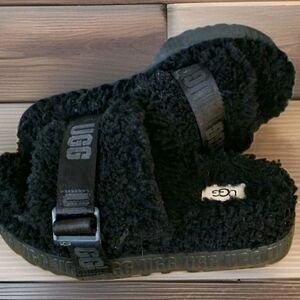 UGG Women's Black Fuzzy Slippers Size 6 NWOB
